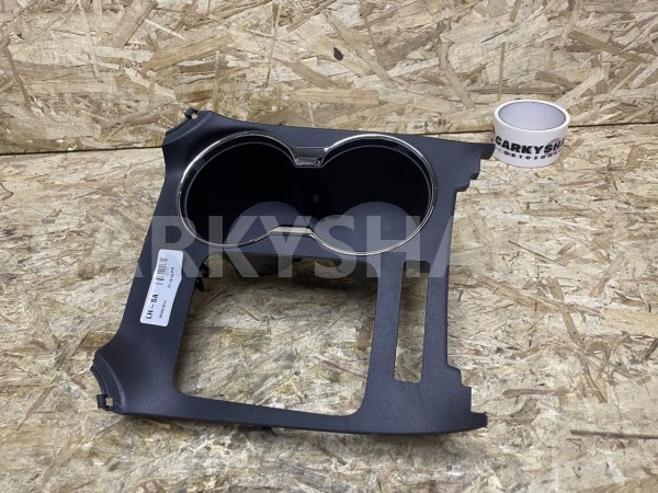 Консоль с подстаканниками Toyota Highlander III (U50) оригинальный номер 58804-0E171-C0 