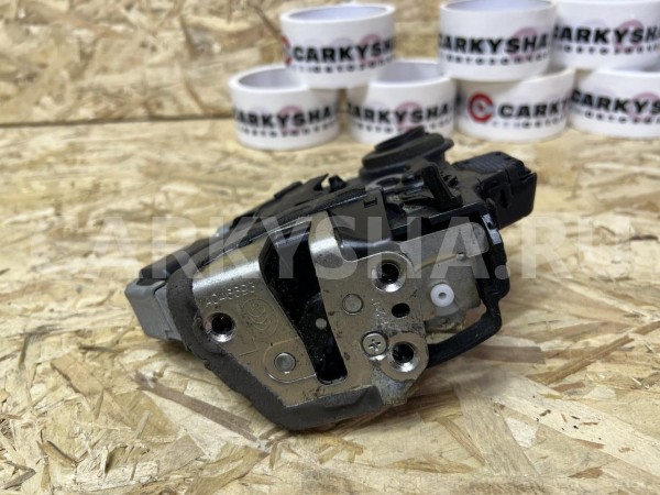 Замок двери задней левой Toyota Land Cruiser 200 Series оригинальный номер 69060-60110