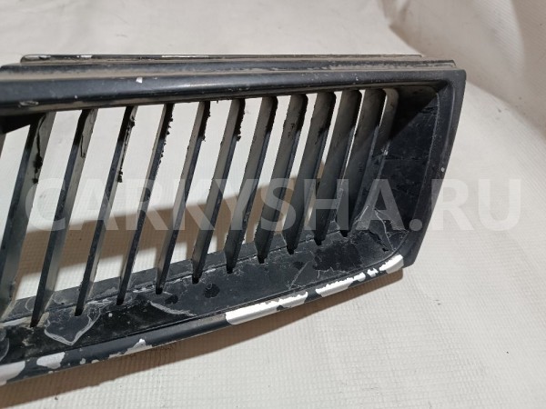 Решетка радиатора Mitsubishi Diamante 