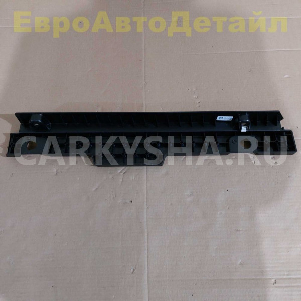 Опора обшивки багажника Land Rover Defender 2 L663 Land Rover Defender оригинальный номер LR132605