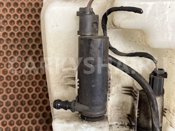 Бачок стеклоомывателя BMW 5er оригинальный номер 61 67 7 179 453, 61 67 7 179 453, 61677179453, 7179453, 61 66 7 066 835, 61667066835, 7066835, 67 12 7 302 589, 67127302589, 7302589, 67 12 6 934 159, 67126934159, 6934159, 67 12 8 377 430, 67128377430, 8377430