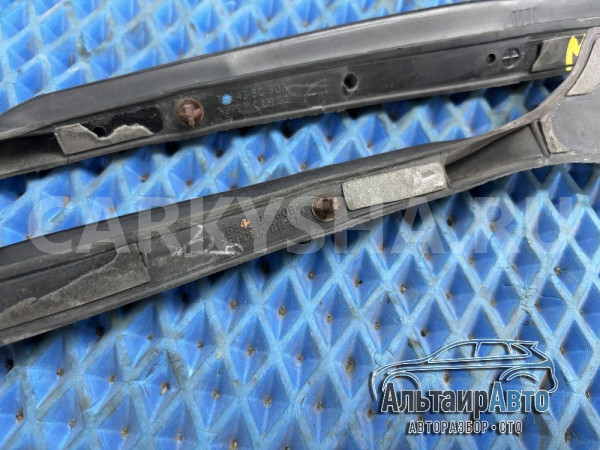 Уплотнитель центральной стойки левый правый Micra Nissan Micra оригинальный номер 76842BC60B