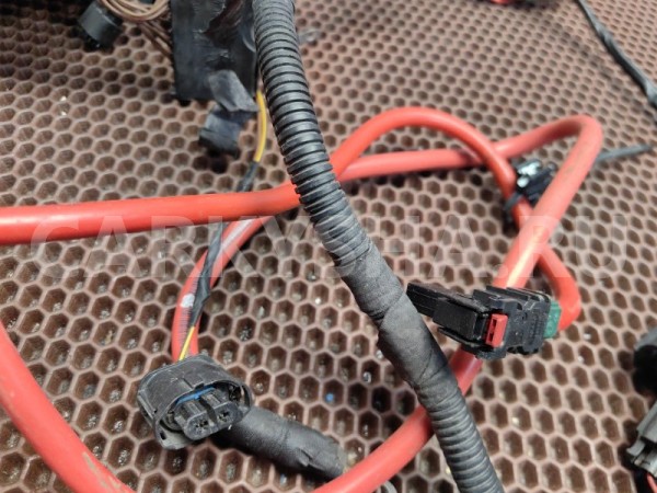 Коса под капотом BMW X1 