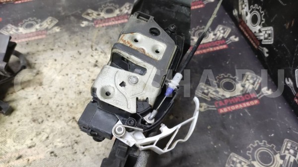 Замок двери задней правой Форд Фокус 3 Ford Focus оригинальный номер bm5aa26412ag