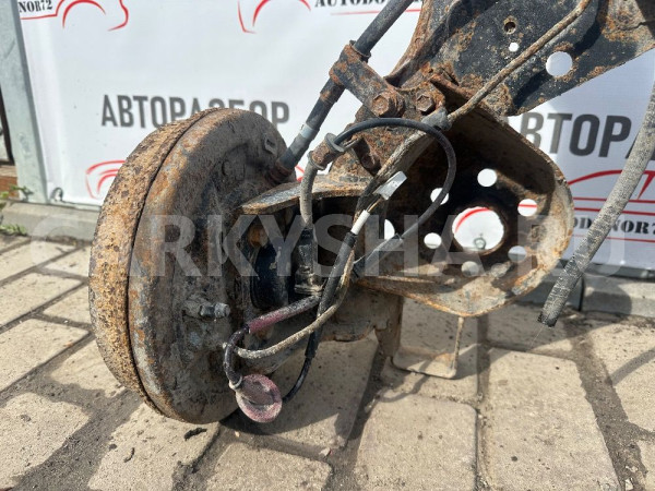 Балка задняя Hyundai Getz Hyundai Getz оригинальный номер 551001C100