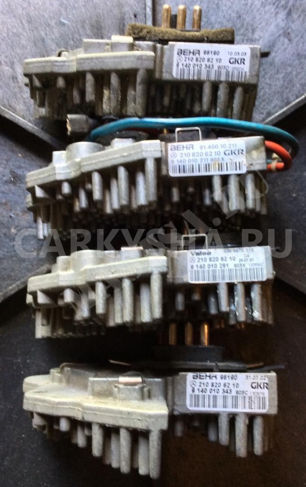 Регулятор моторчика печки Mercedes-Benz E-klasse II (W210, S210) Рестайлинг Седан оригинальный номер A2108206210 A2108700210 A 210 820 62 10 A 210 870 02 10 5HL351321-011 9 40010343 22977 75614238 401680755 0917011 0148800003 10922977 400631 400631M DEM001TT 02.58.045 V30-79-0002 V30-79-0002-1 VCS0199