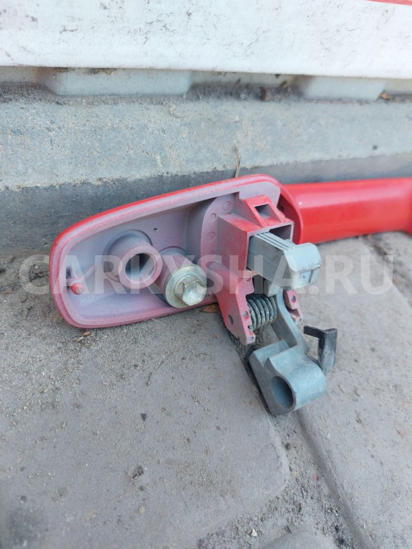 Ручка двери передней наружная правая Mazda 3 BK Mazda 2 оригинальный номер GJ6A58410G