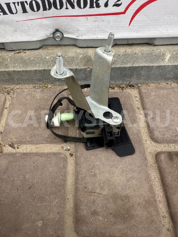 Активатор лючка бензобака Toyota Avensis T270 Toyota Avensis оригинальный номер 7703005020