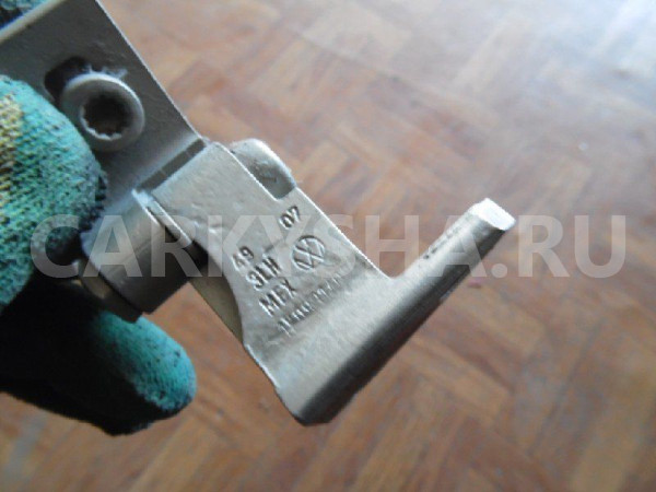 Петля двери Volkswagen Jetta V (2005—2011) Volkswagen Jetta оригинальный номер 1K0831402L