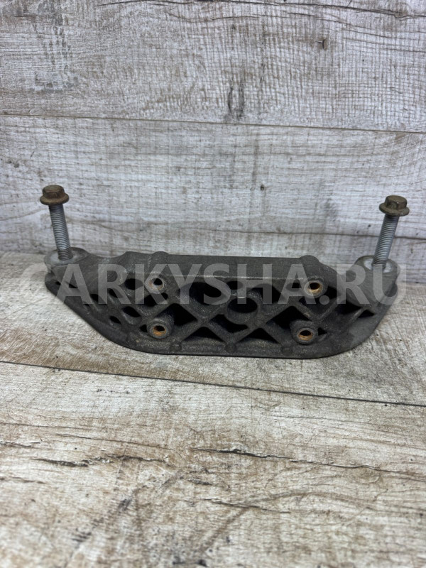 Кронштейн заднего редуктора Land Rover Freelander Land Rover Freelander оригинальный номер 6527110600