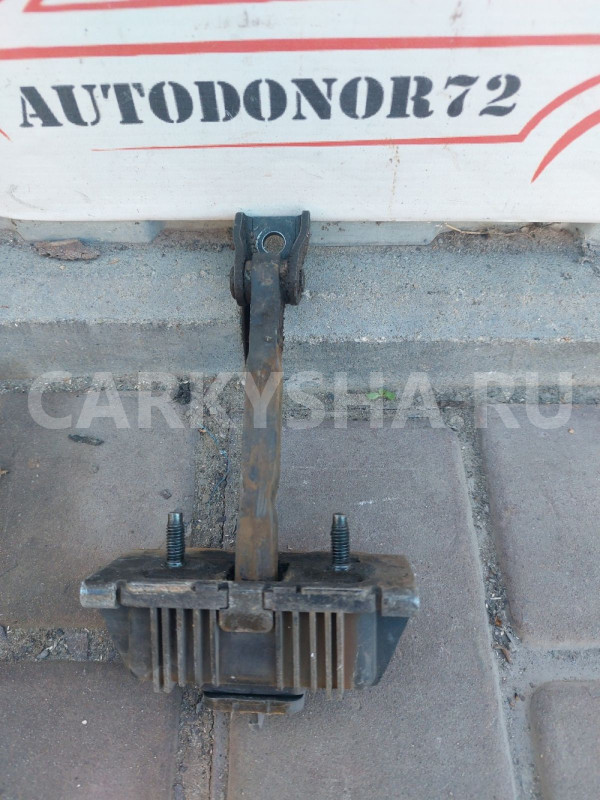 Ограничитель задней двери Toyota Avensis T250 Toyota Avensis оригинальный номер 6863005040