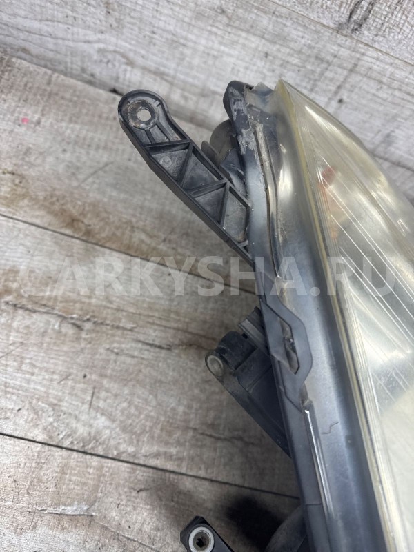 Фара левая Opel Zafira B рестайлинг дефект крепежа Opel Zafira оригинальный номер 13260842