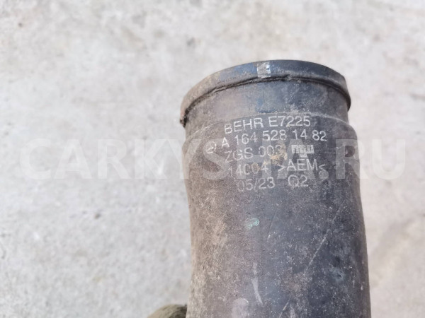 Патрубок интеркулера правый A1645281482 Mercedes-Benz M-Class W164 Mercedes-Benz M-klasse оригинальный номер A1645281482