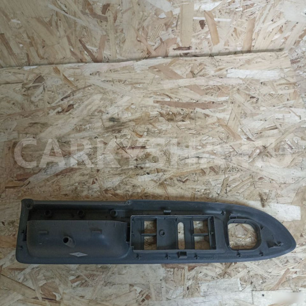 Накладка блок упр стеклопод Volkswagen golf plus Volkswagen Golf Plus оригинальный номер 5M1867371