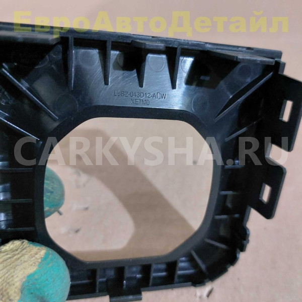 Рамка селектора КПП Land Rover Defender 2 (L663) Land Rover Defender оригинальный номер LR142259