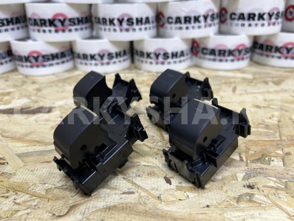 Кнопка стеклоподъемника Toyota RAV 4 V (XA50) оригинальный номер 84810-12120