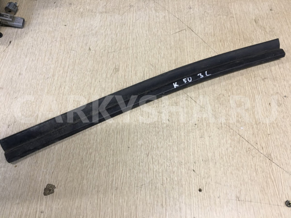 Уплотнитель двери задней левый Toyota Camry VII (XV50) оригинальный номер 67888-33030
