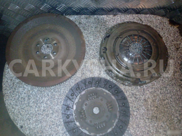 Корзина сцепления +диск сцепления Фольксваген Поло Volkswagen Polo оригинальный номер 030105271D