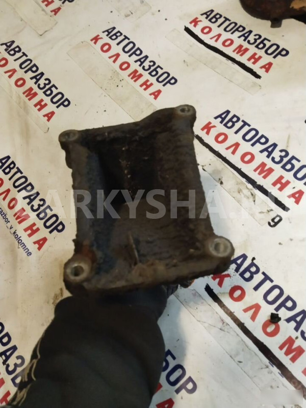 Кронштейн двигателя правый VW Golf II Jetta II 198 Volkswagen Polo оригинальный номер 191199354A
