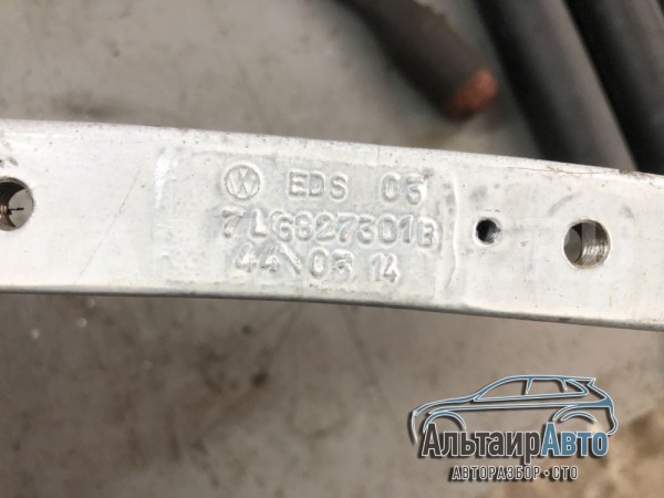 Петля двери багажника Volkswagen Touareg 1 Volkswagen Touareg 