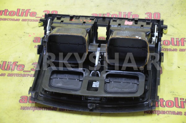 Дефлектор воздушный центральный Toyota Auris 