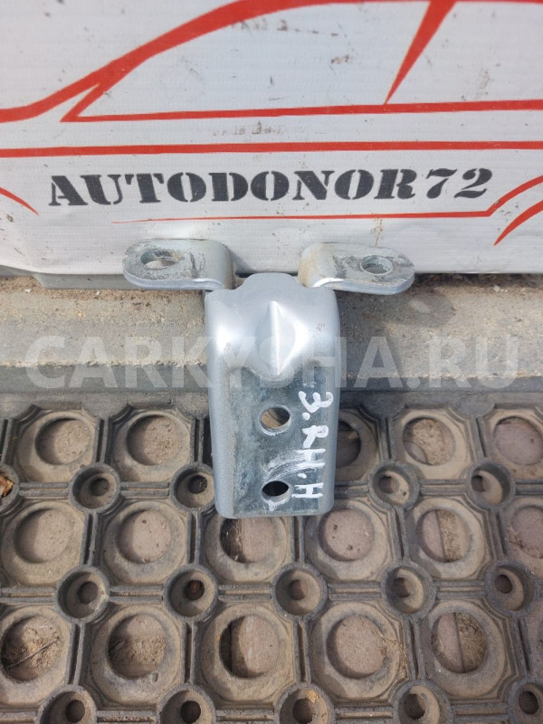 Петля двери задней правой нижняя Hyundai Getz Hyundai Getz оригинальный номер 793601C000