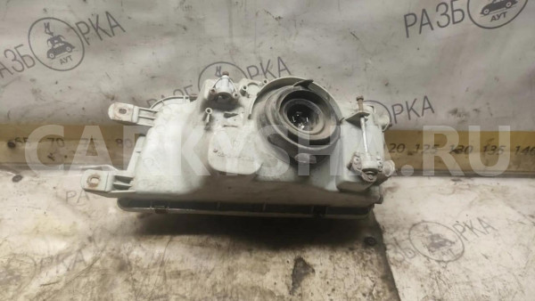 Фара правая Mitsubishi Space Wagon Скол Mitsubishi i оригинальный номер MB831596