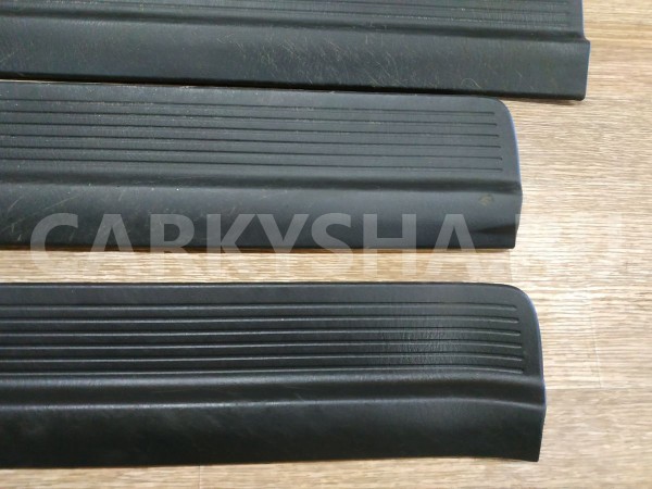 Накладка порога (внутренняя) Mazda Capella оригинальный номер GE4T68710