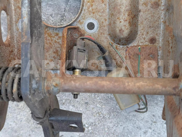 Концевик под педаль тормоза Nissan Largo 