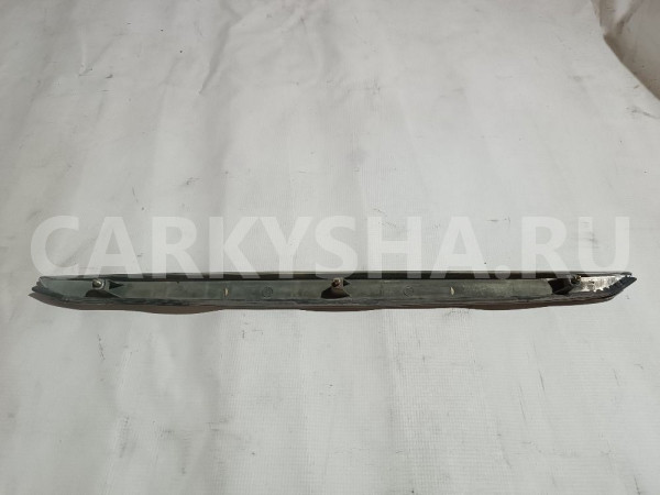 Накладка крышки багажника Mitsubishi Diamante оригинальный номер MR208518