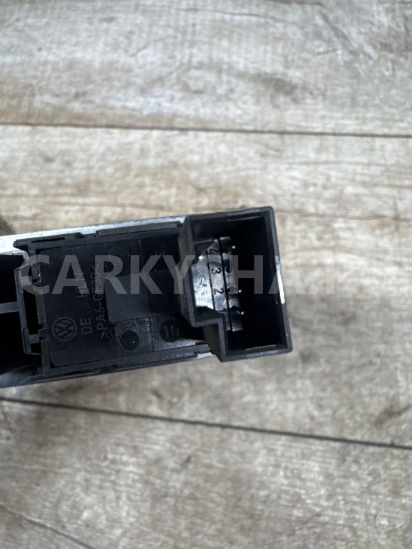 Кнoпкa открывания багaжника VW Тоuаreg NF FL Volkswagen Touareg оригинальный номер 7p6959551