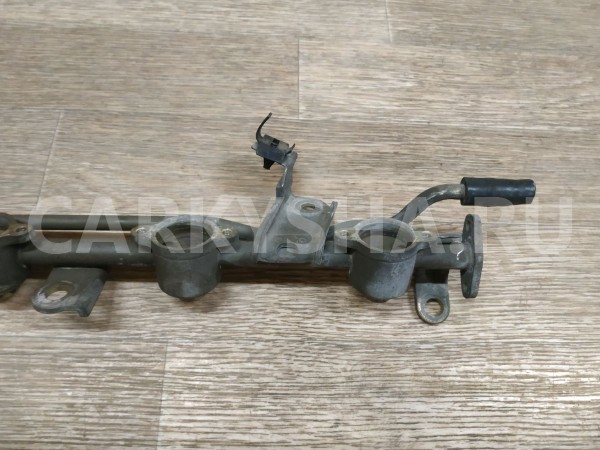 Рейка топливная (рампа) Nissan Presea 