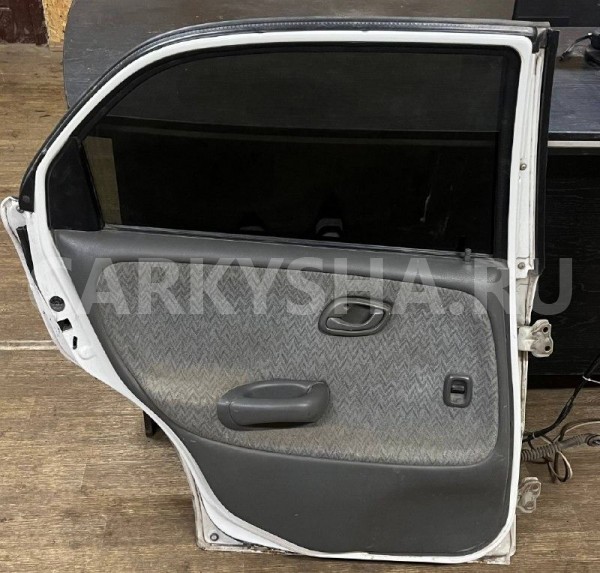Дверь задняя левая Suzuki Cultus 