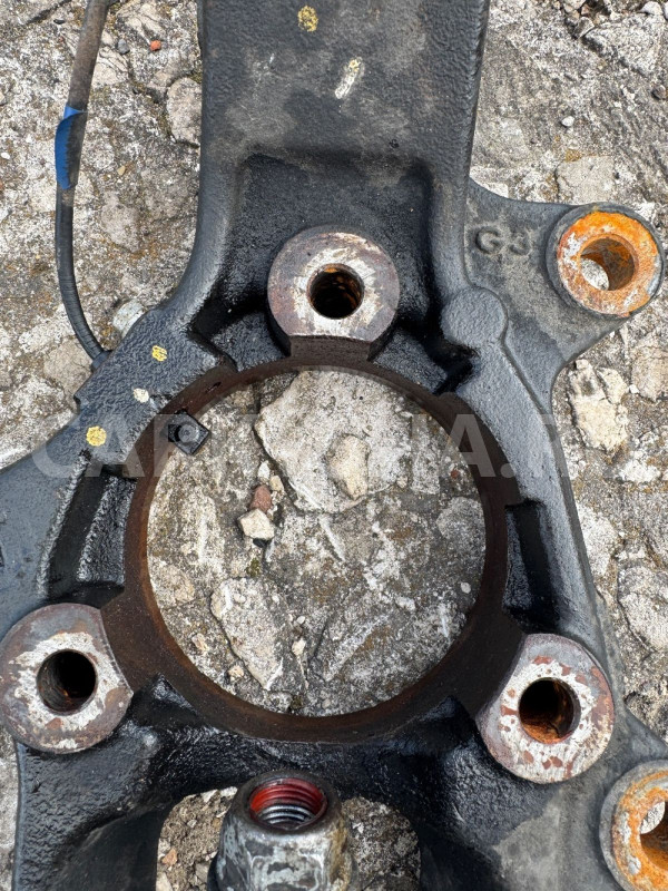 Кулак поворотный правый Jeep Grand Cherokee 4 wk2 Jeep Cherokee оригинальный номер 68022632ad