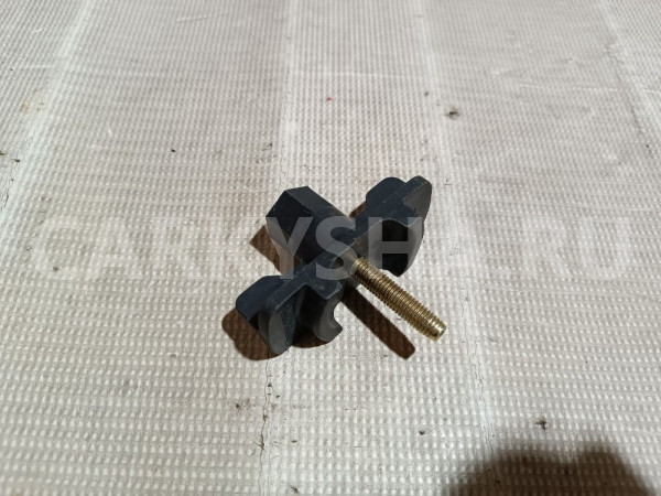 Болт крепления запаски Hyundai Getz оригинальный номер 6285025XXX