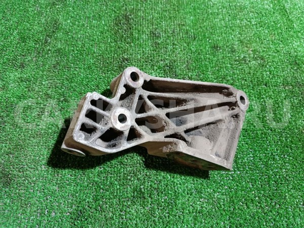 Кронштейн генератора Opel Astra 