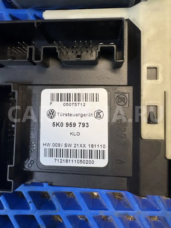 Моторчик стеклоподъемника Volkswagen Golf Mk6 (2008—2012) Volkswagen Golf оригинальный номер 5K0859701D