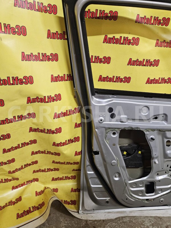 Дверь передняя левая Nissan Juke 