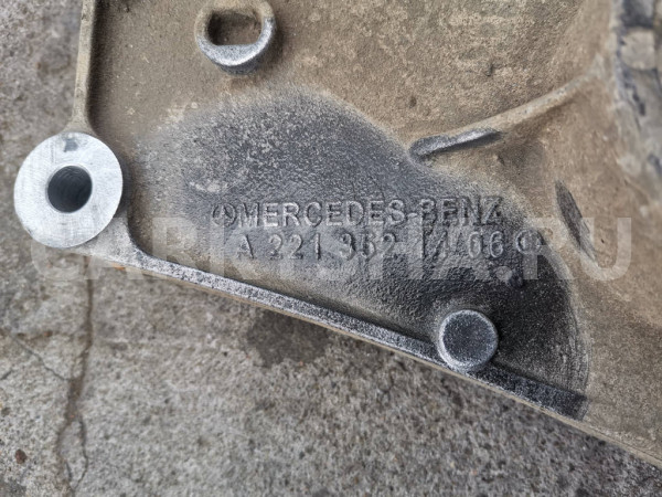 Кронштейн заднего редуктора Mercedes S W221 Mercedes-Benz S-klasse оригинальный номер A2213503608
