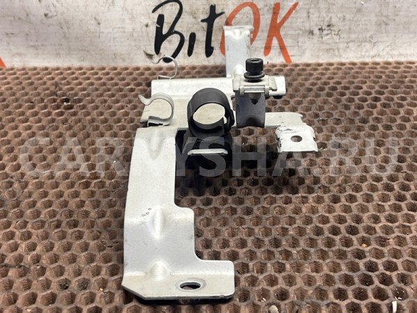 Кронштейн декоративной крышки ДВС BMW 5er 