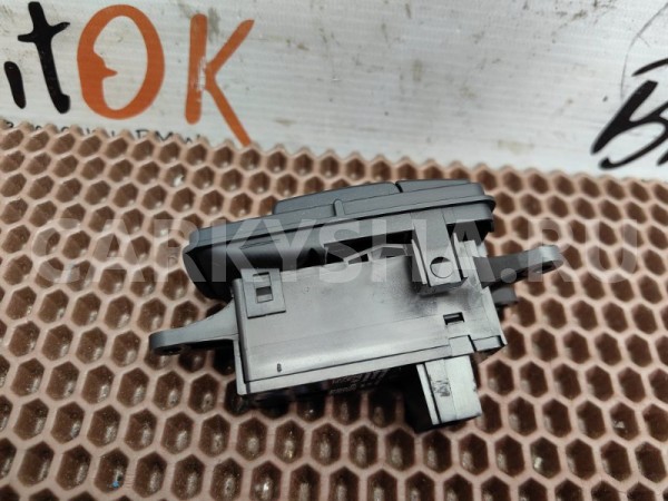 Кнопка ручного тормоза BMW X1 