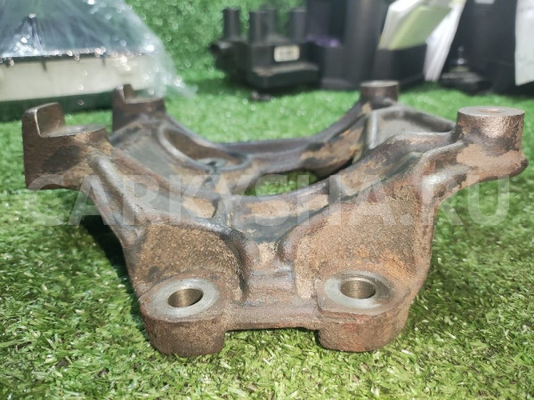 Кронштейн компрессора кондиционера Mitsubishi Car Mitsubishi Carisma оригинальный номер MB958179