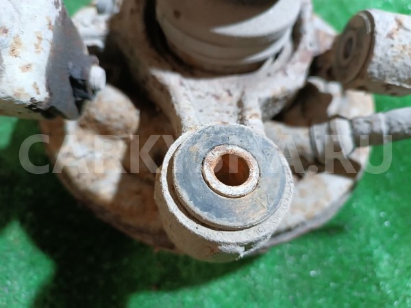 Кулак поворотный задний левый Suzuki Cultus 
