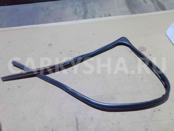 Уплотнитель стекла двери Renault Duster I рестайлинг (2015—2021) Renault 15 оригинальный номер 8200733140