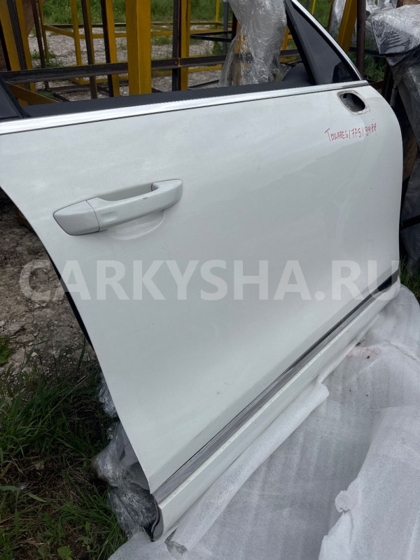 Дверь передняя правая volkswagen touareg NF Белая Volkswagen Touareg оригинальный номер 7P0831056A
