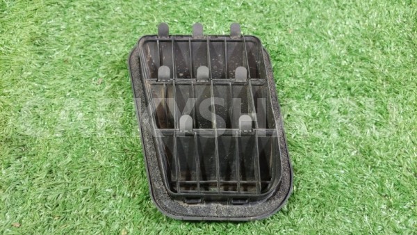 Решетка вентиляции кузова задняя правая Hyundai Hyundai Solaris 