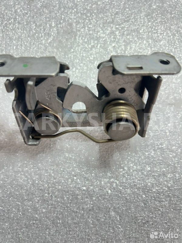 Замок капота передний левый BMW X5 E70 N52B30AF BMW X5 оригинальный номер 51 23 7 178 753
