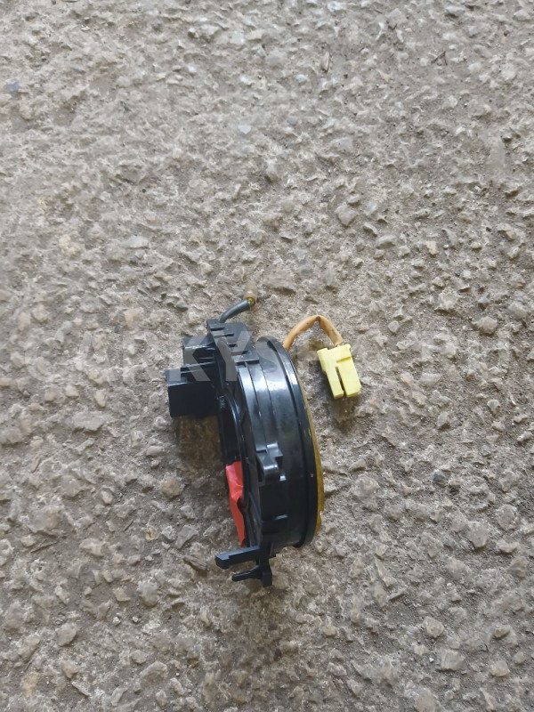 Шлейф подрулевой Mitsubishi Lancer 9 MR583930 Mitsubishi i оригинальный номер MR583930
