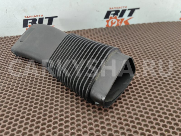 Воздуховод к фильтру BMW X3 оригинальный номер 13 71 7 811 018, 13 71 7 811 018, 13717811018, 7811018