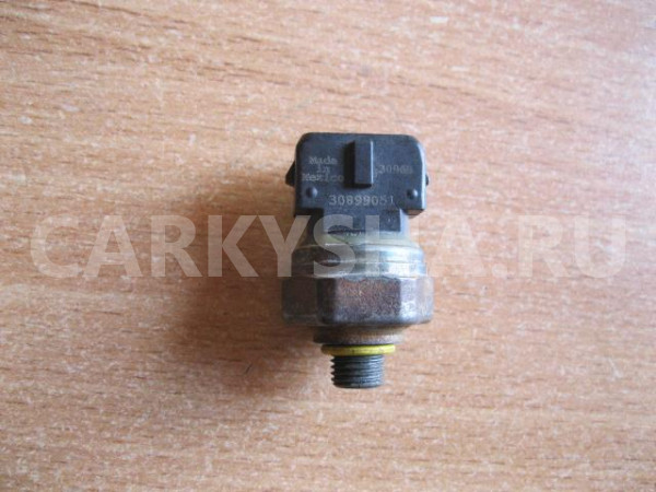 Датчик давления хладагента Volvo S40 1998-2001 Volvo S40 оригинальный номер 30899051